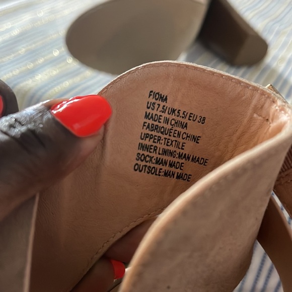 Only worn once. Blush Shoe Dazzle heeled sandals. Size 7.5 - Picture 3 of 6